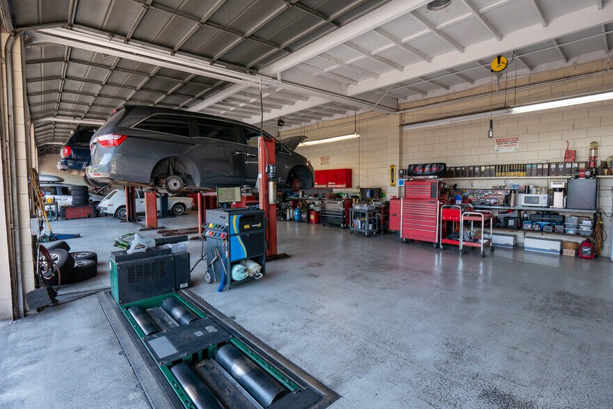 More Photos Of 1080 E El Camino Real, Sunnyvale Auto Repair For Lease