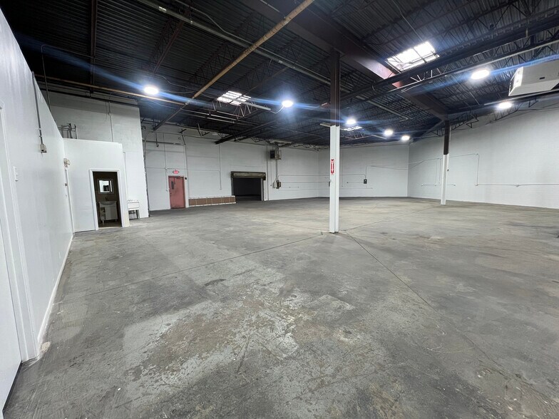 More Photos Of 858-889 N Central Ave, Wood Dale Warehouse For Lease