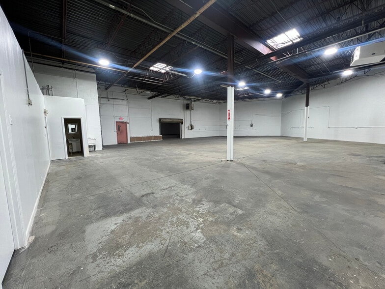 More Photos Of 858-889 N Central Ave, Wood Dale Warehouse For Lease