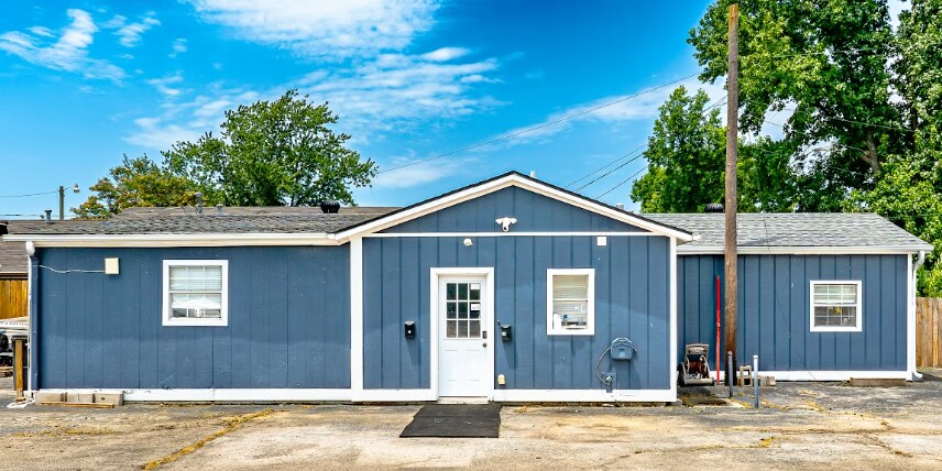More Photos Of 700 W Oak St, Rogers Auto Dealership For Sale