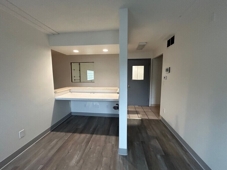 More Photos Of 633 N Morton St, Bloomington Research And Development For Lease