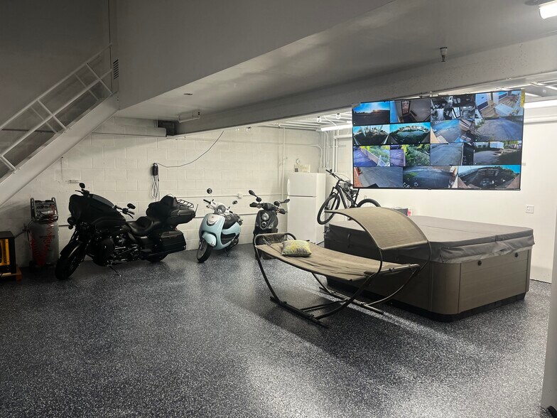 More Photos Of 1540 Hannah Ave, Forest Park Light Distribution For Lease