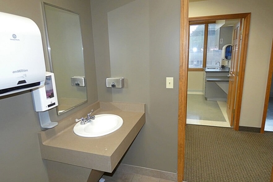 More Photos Of 1829 Maple Rd, Williamsville Medical For Lease