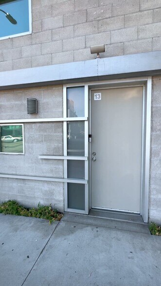 Primary Photo Of 717 N Highland Ave, Los Angeles Flex For Sale