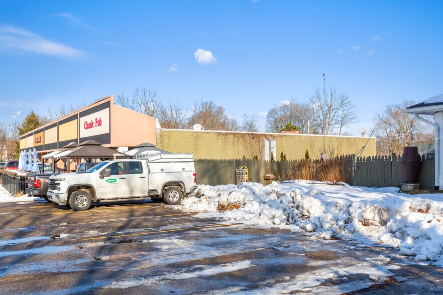 More Photos Of 16209-16235 S US 27, Lansing Unknown For Lease