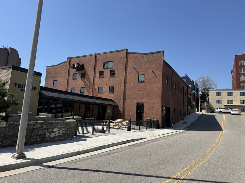 More Photos Of 201 S Court Street, Maryville General Retail For Lease