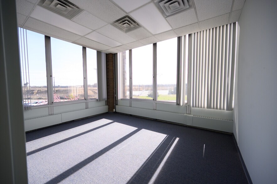 More Photos Of 1099 Wall St W, Lyndhurst Office For Lease