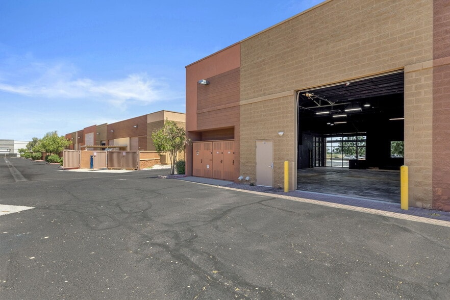 More Photos Of 7318 S 89th Pl, Mesa Showroom For Sale