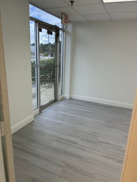 More Photos Of 4095 N 28th Way, Hollywood Warehouse For Lease