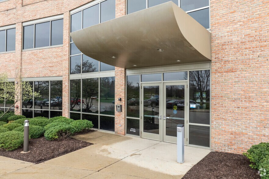 More Photos Of 5133 W Terrace Dr, Madison Office For Lease
