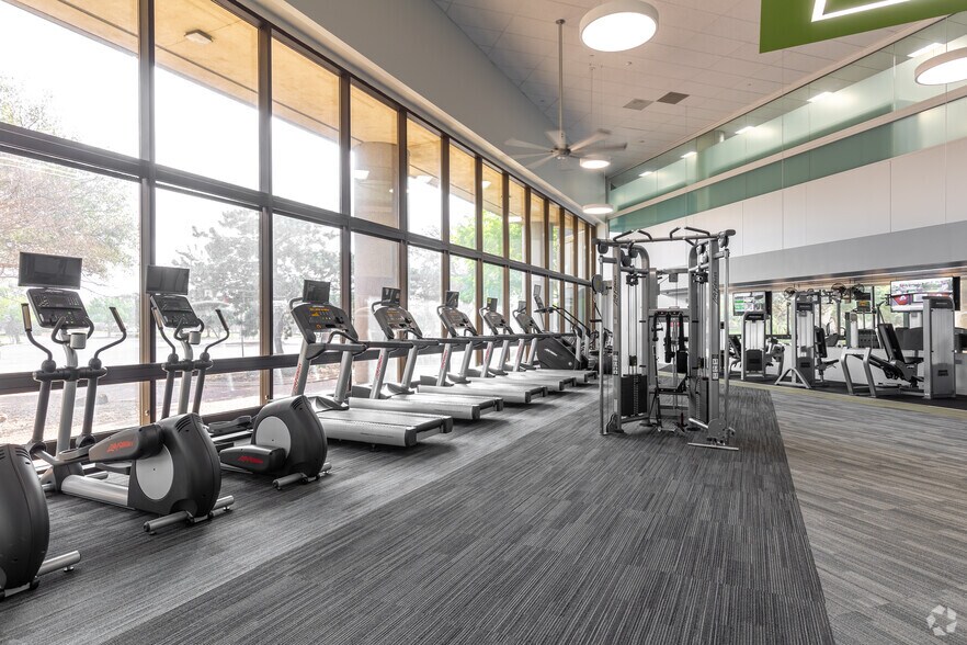 More Photos Of 500 E Border St, Arlington Office For Lease