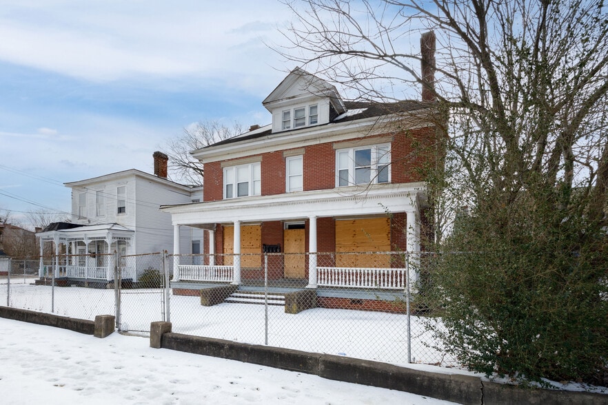 More Photos Of 716 W Washington St, Petersburg Multifamily For Sale