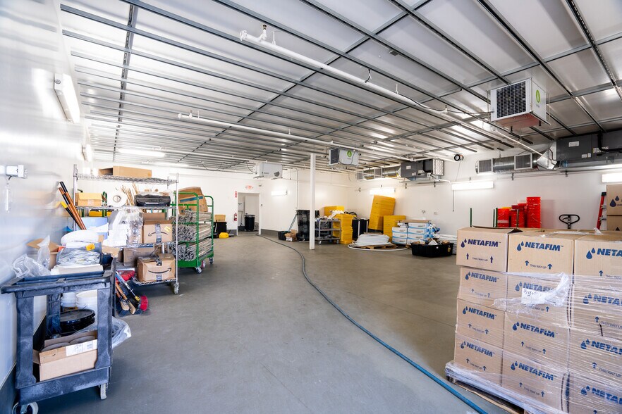 More Photos Of 19533 McLane St, Palm Springs Distribution For Sale