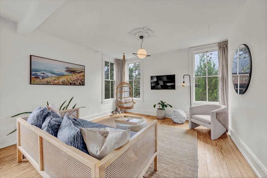 More Photos Of 118 S 4th St, Wilmington Hospitality For Sale