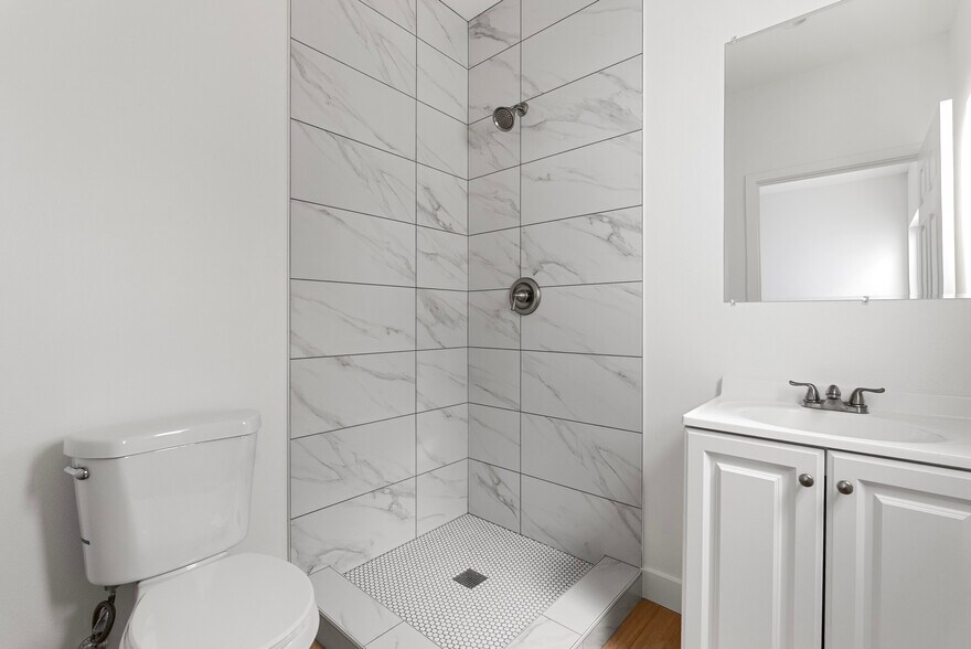 More Photos Of 1955 Bonsallo Ave, Los Angeles Apartments For Sale