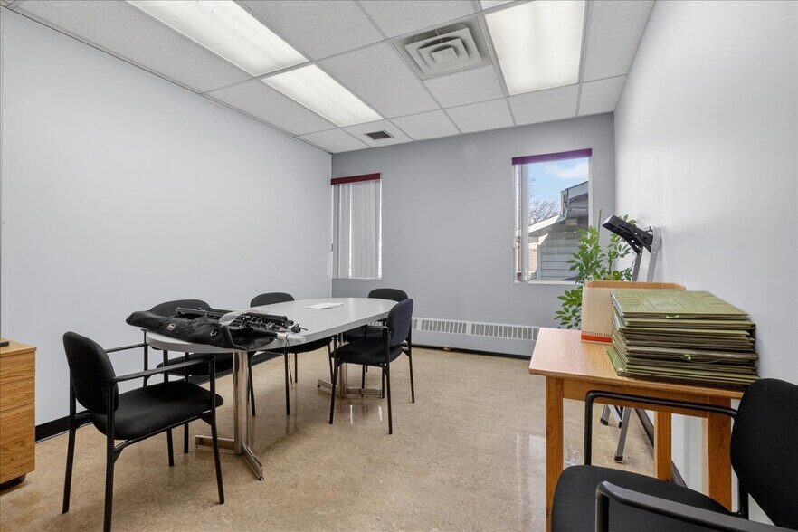 More Photos Of 11831 123 St NW, Edmonton Office For Sale