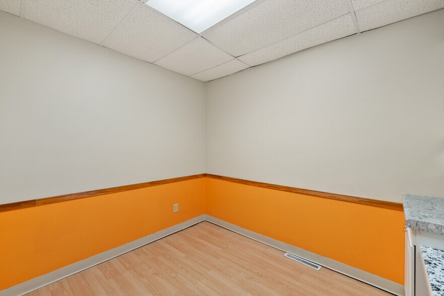 More Photos Of 2319 Vinton St, Omaha Office Residential For Sale