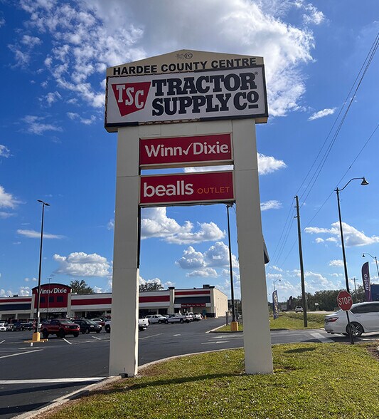 More Photos Of 1101-1133 US Highway 17 S, Wauchula Supermarket For Lease
