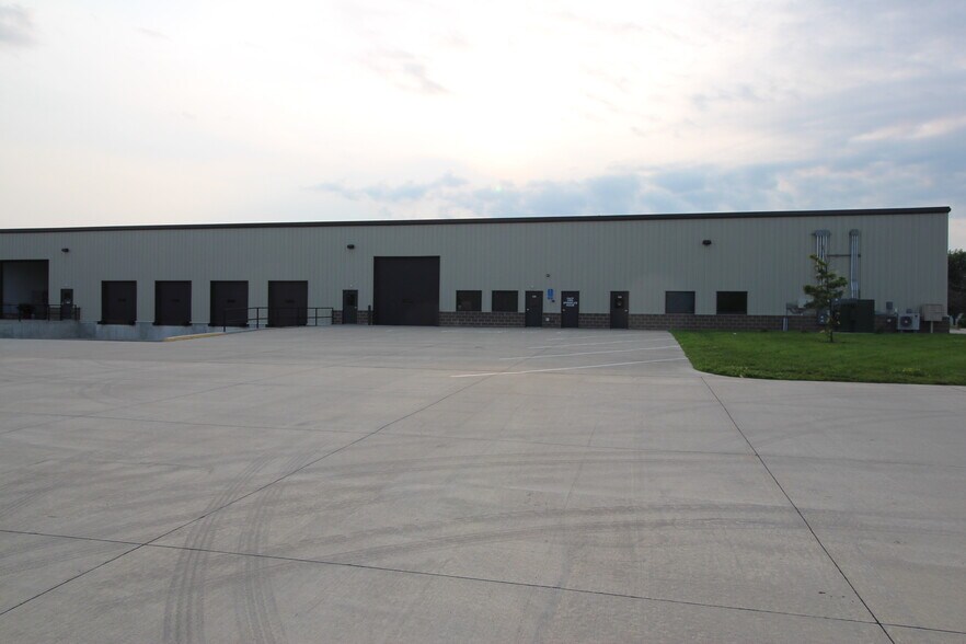 More Photos Of 4707 SE Rio Court Rd, Ankeny Distribution For Lease