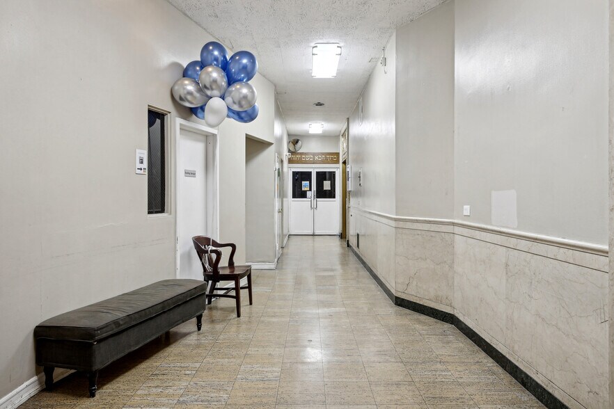 More Photos Of 236 W 72nd St, New York Office Residential For Sale