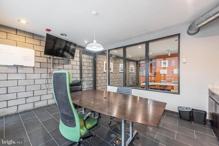 More Photos Of 338 E 25th St, Baltimore Office For Sale