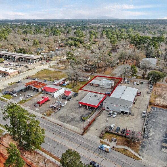 More Photos Of 1614 Frazier St, Conroe Light Distribution For Sale