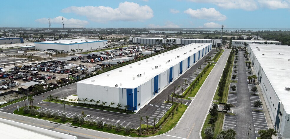 More Photos Of 10900 NW 146th St, Hialeah Gardens Warehouse For Lease