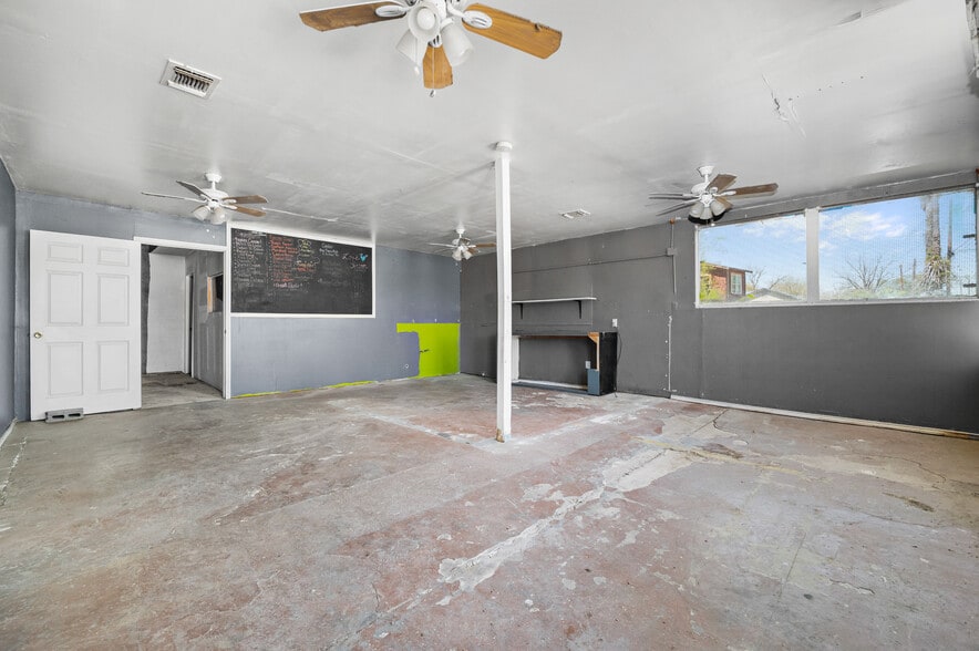 More Photos Of 2423 Palo Alto Rd, San Antonio Convenience Store For Sale