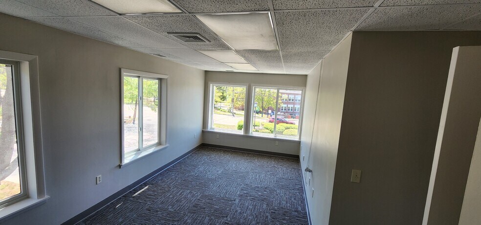More Photos Of 161-163 Boston Post Rd, Waterford Office For Lease
