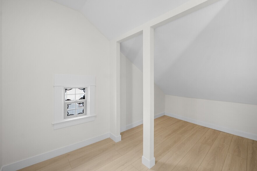 More Photos Of 2823 W 8th St, Los Angeles Office For Lease