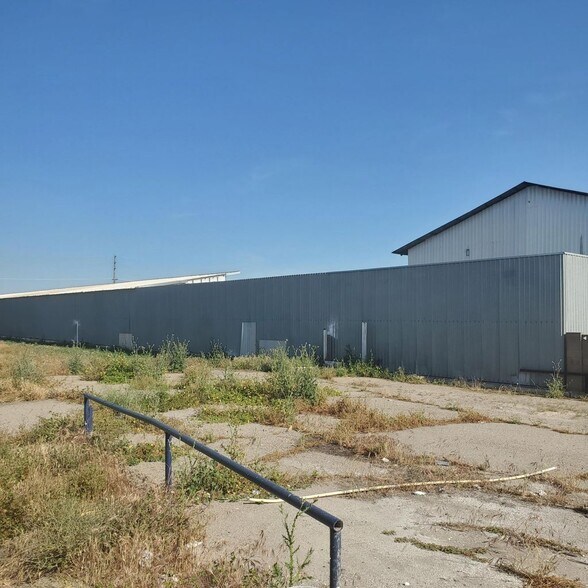 More Photos Of 1700 S K St, Tulare Storefront Retail Office For Sale