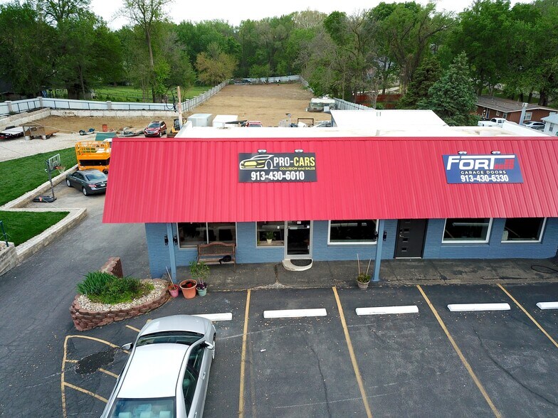 More Photos Of 7511 Leavenworth Rd, Kansas City Auto Repair For Sale