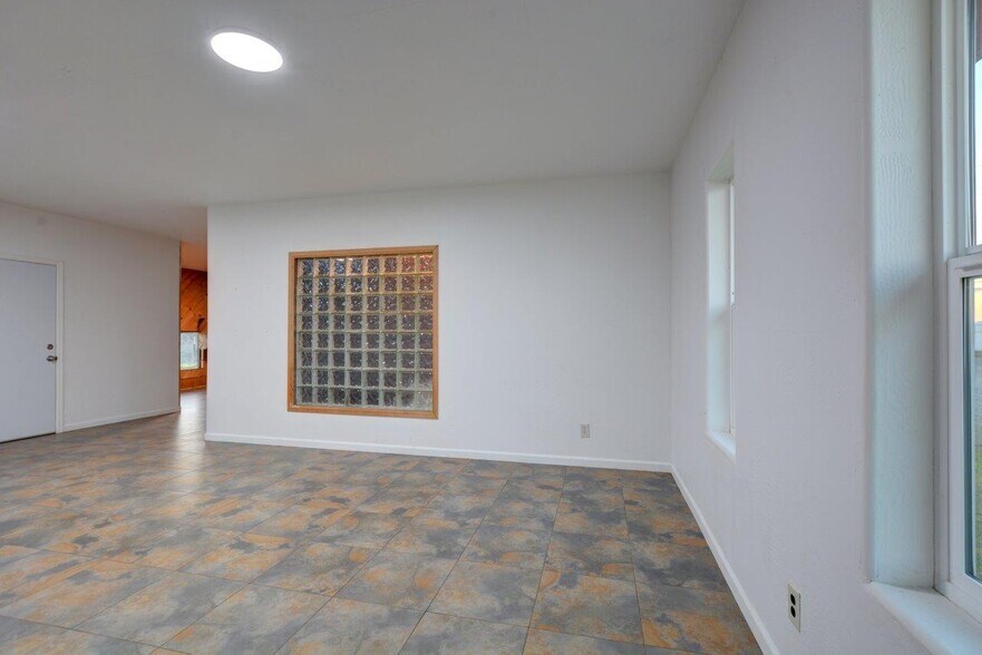 More Photos Of 6804 Agate Rd, White City Flex For Sale