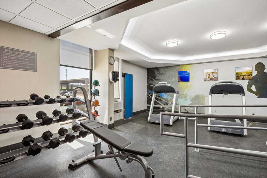 More Photos Of 11069 Composite Dr, Dallas Hotel For Sale