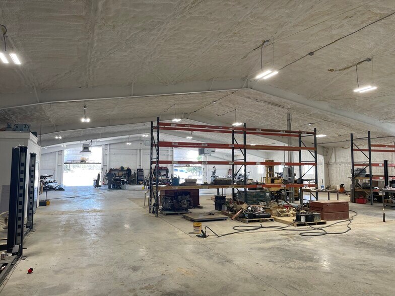 More Photos Of 4923 Cypress Ranch Blvd, Spicewood Warehouse For Lease