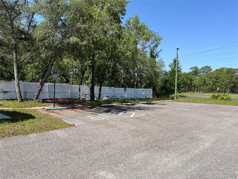 More Photos Of 18132 Commercial Way, Weeki Wachee Fast Food For Sale