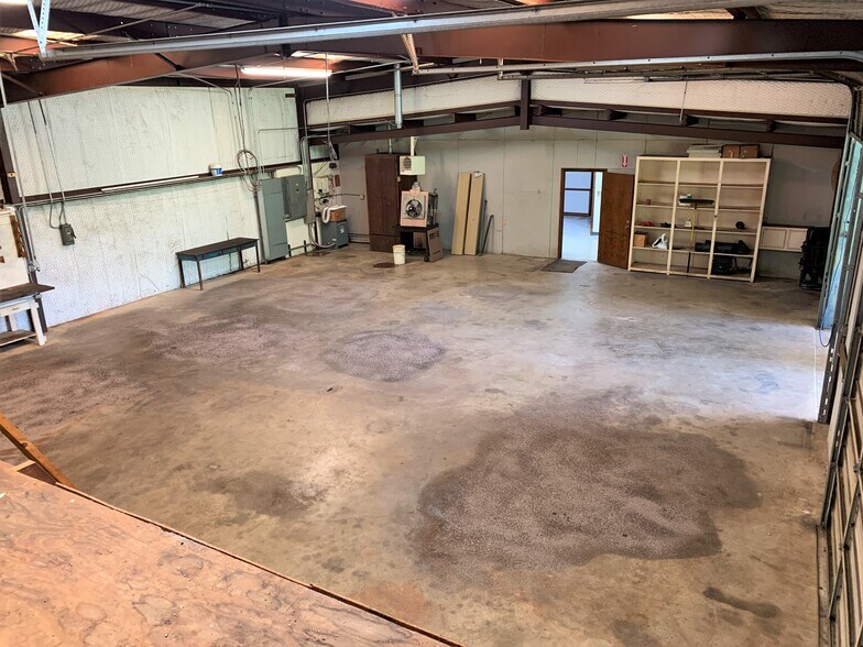 More Photos Of 6887 State Highway 31 E, Murchison Warehouse For Sale