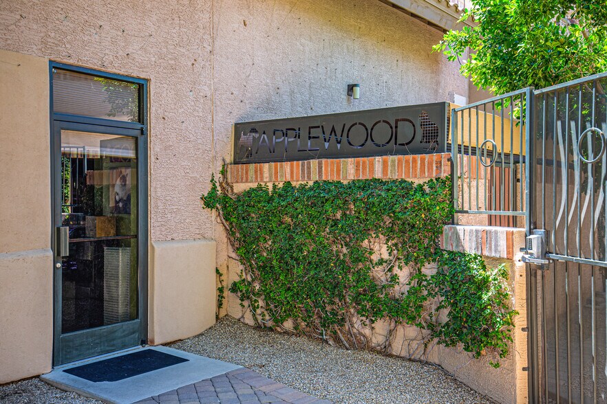 More Photos Of 6909 E Lincoln Dr, Paradise Valley Veterinarian Kennel For Sale