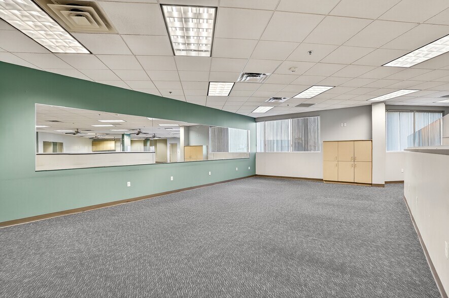 More Photos Of 2222 E Highland Ave, Phoenix Medical For Lease