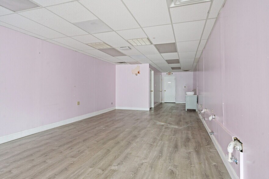 More Photos Of 175-179 Columbia Tpke, Rensselaer Storefront For Sale
