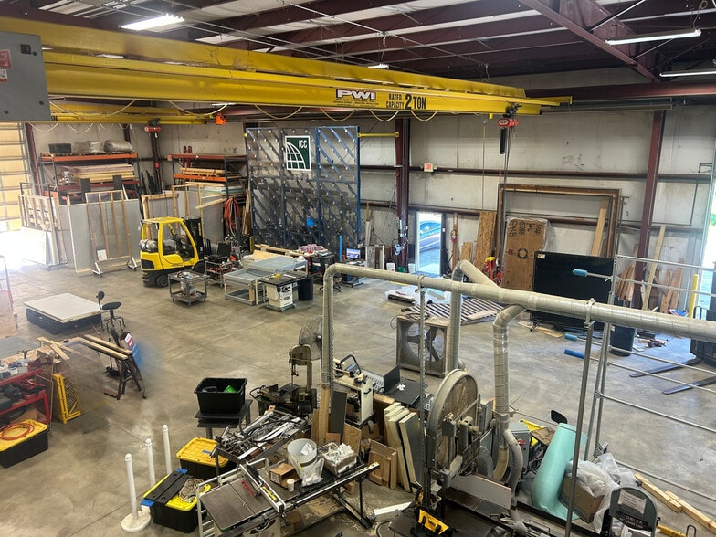 More Photos Of 257 E Randolph St, Nappanee Light Manufacturing For Sale