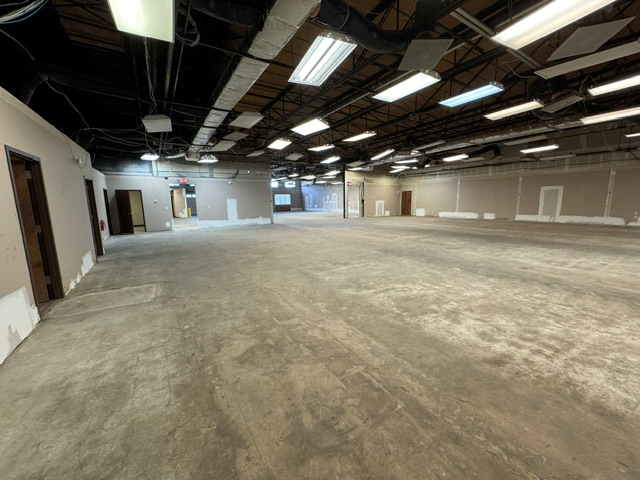 More Photos Of 5 Johnson Dr, Raritan Warehouse For Lease