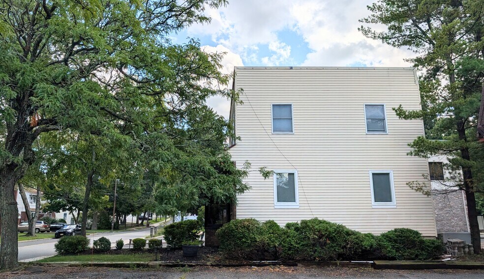 More Photos Of 24 Farview Ter, Paramus Office For Sale