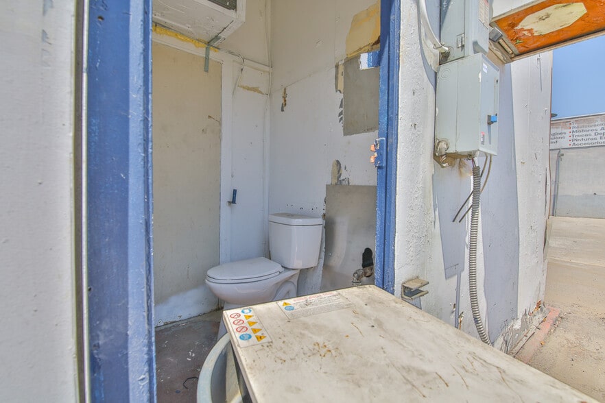 More Photos Of 3500 Gage Ave, Bell Auto Dealership For Sale