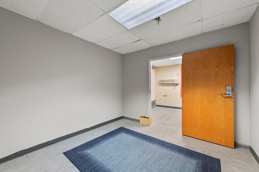 More Photos Of 3730 S Elizabeth St, Independence Medical For Lease