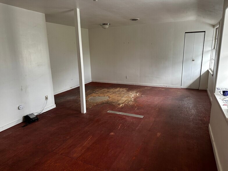 More Photos Of 46 Troy Ave, Colchester Manufacturing For Sale