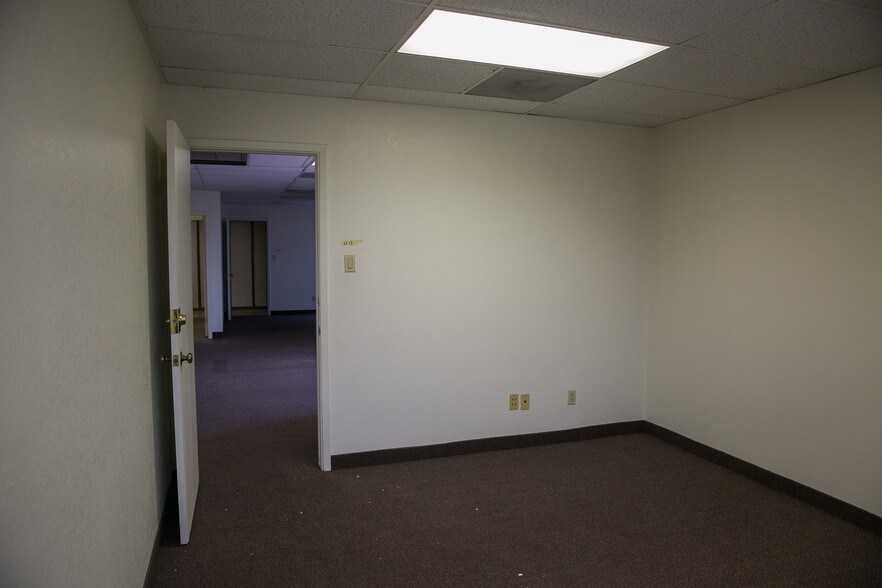 More Photos Of 165 E Southern Ave, Mesa Loft Creative Space For Lease
