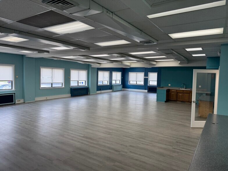 More Photos Of 526 W Wisconsin Ave, Appleton Medical For Lease