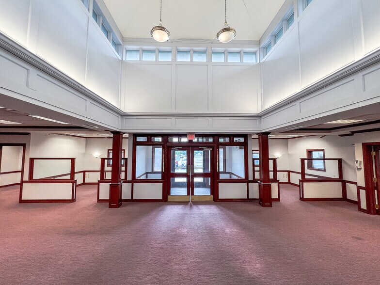 More Photos Of 3060 Industry Dr, Lancaster Specialty For Lease