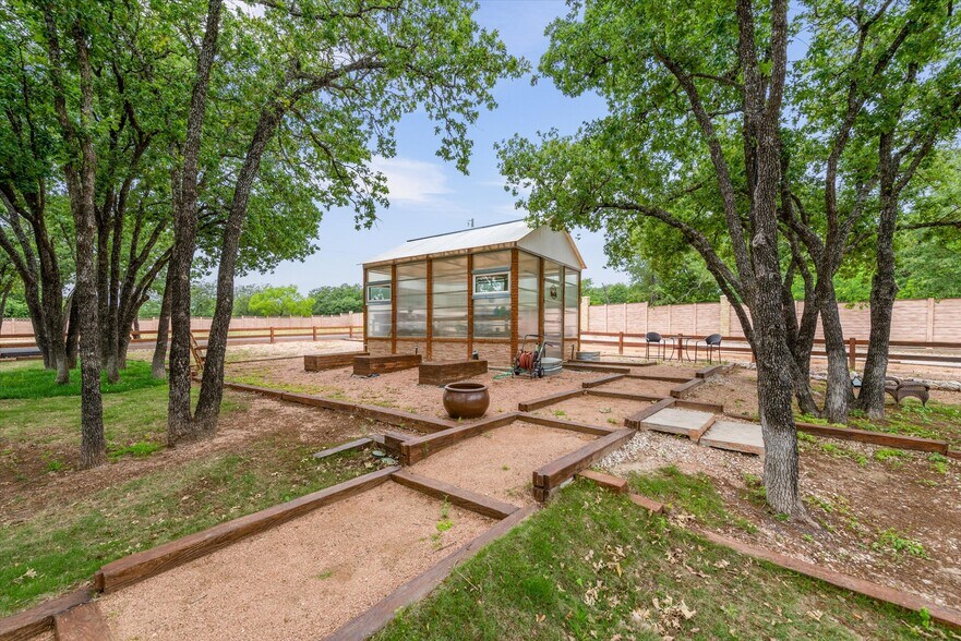 More Photos Of 1000 County Road 904, Joshua Golf Course Driving Range For Sale